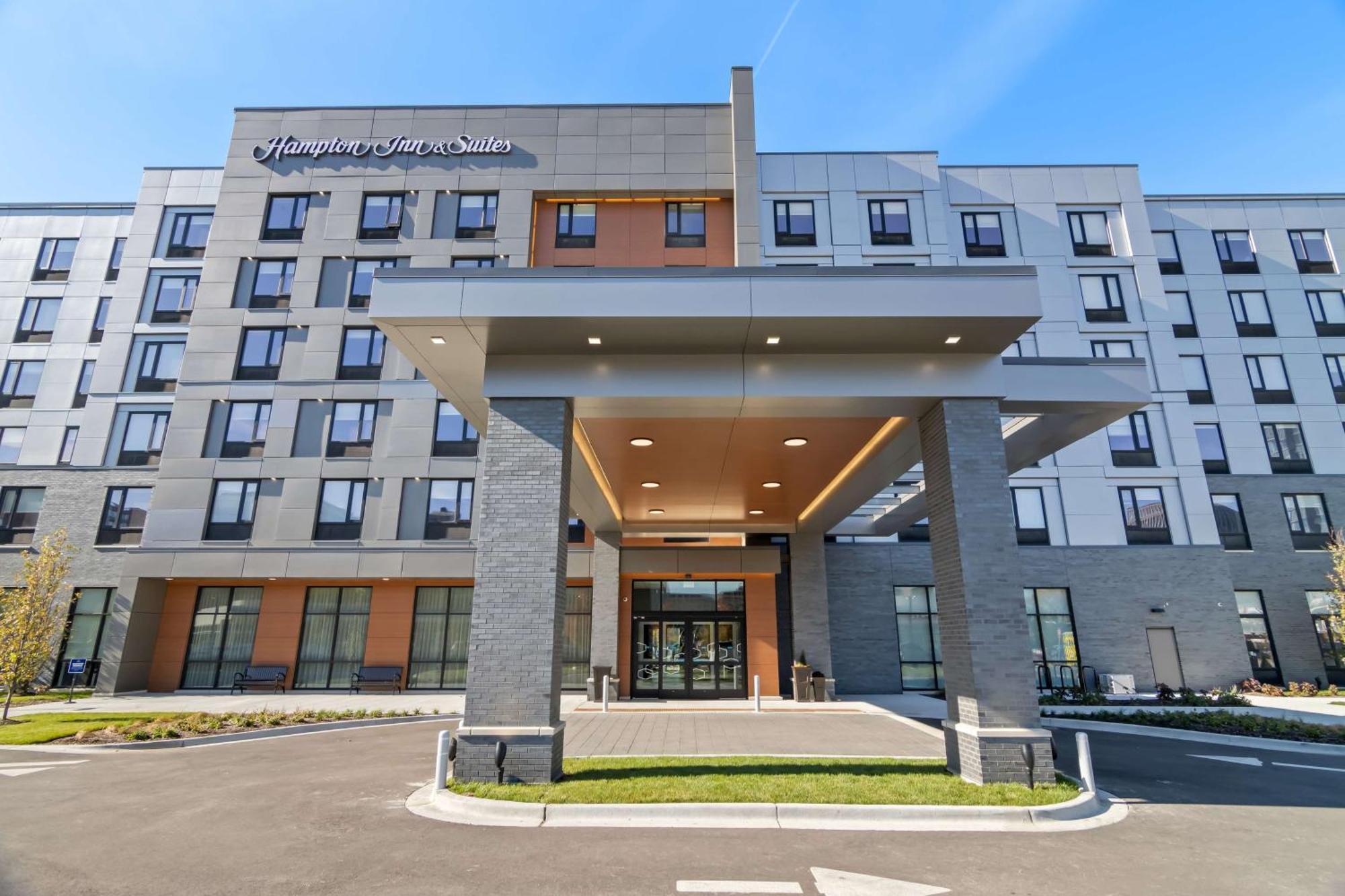 Hampton Inn & Suites Chicago Medical District Uic ภายนอก รูปภาพ