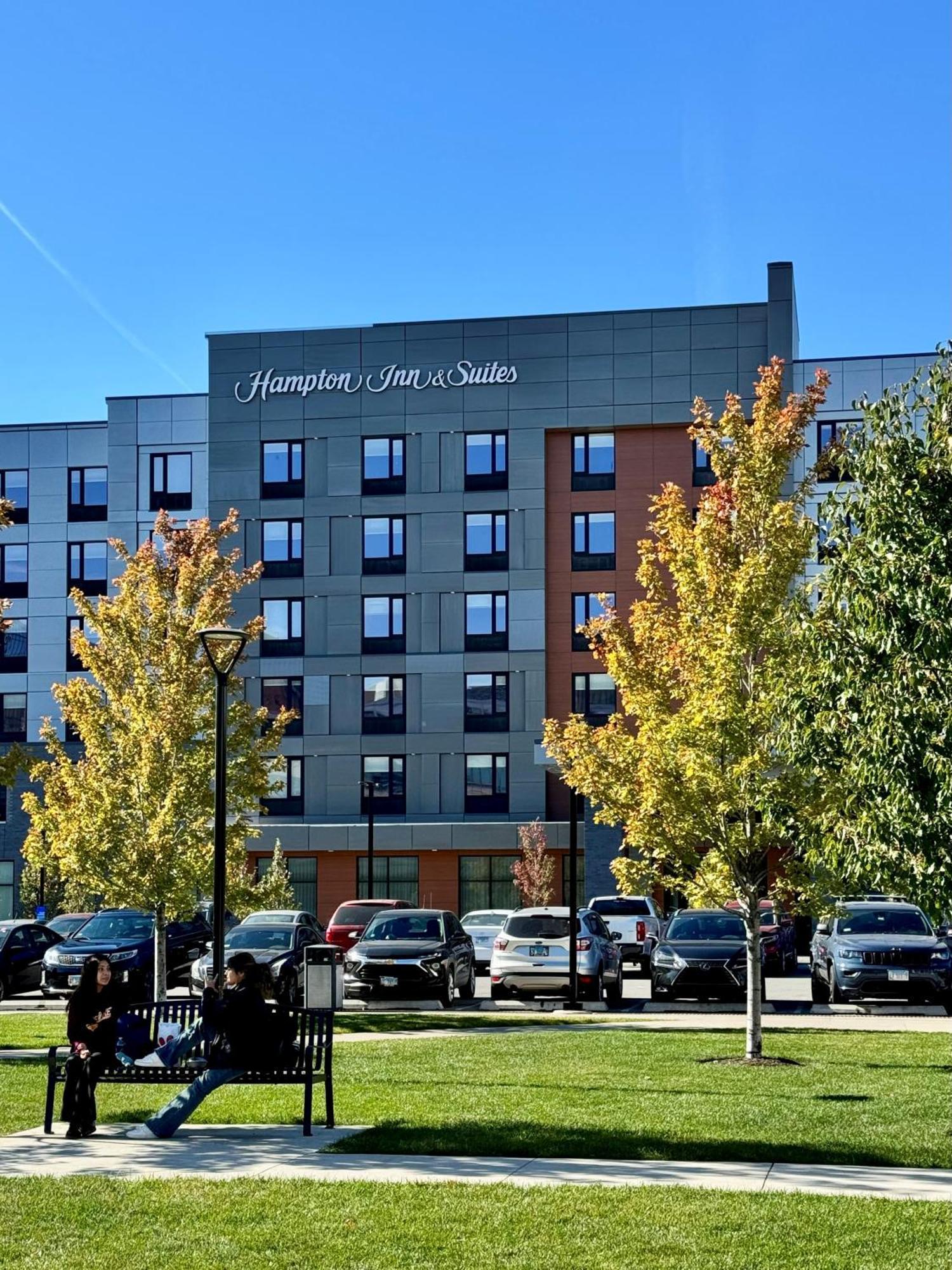 Hampton Inn & Suites Chicago Medical District Uic ภายนอก รูปภาพ