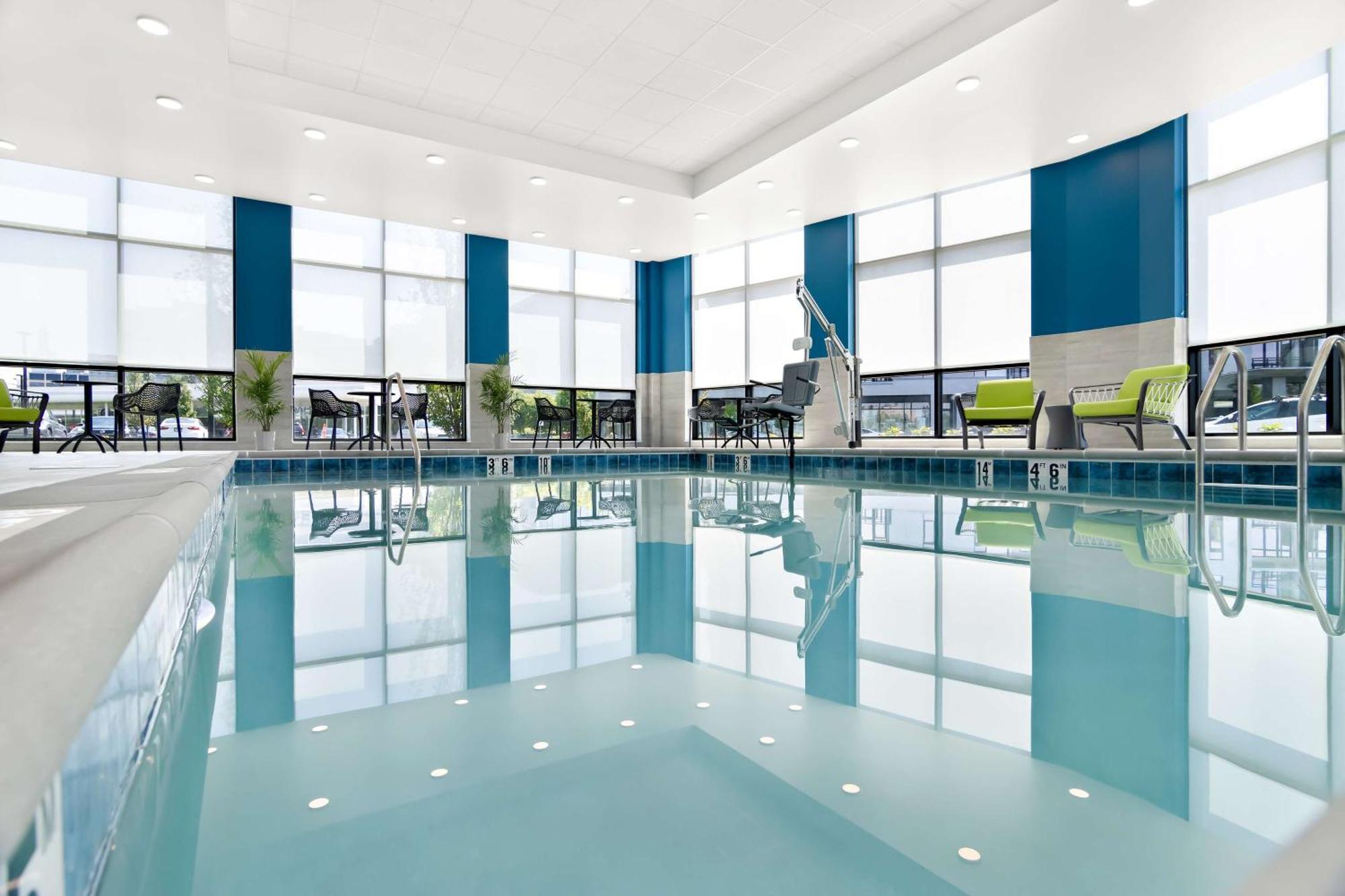 Hampton Inn & Suites Chicago Medical District Uic ภายนอก รูปภาพ