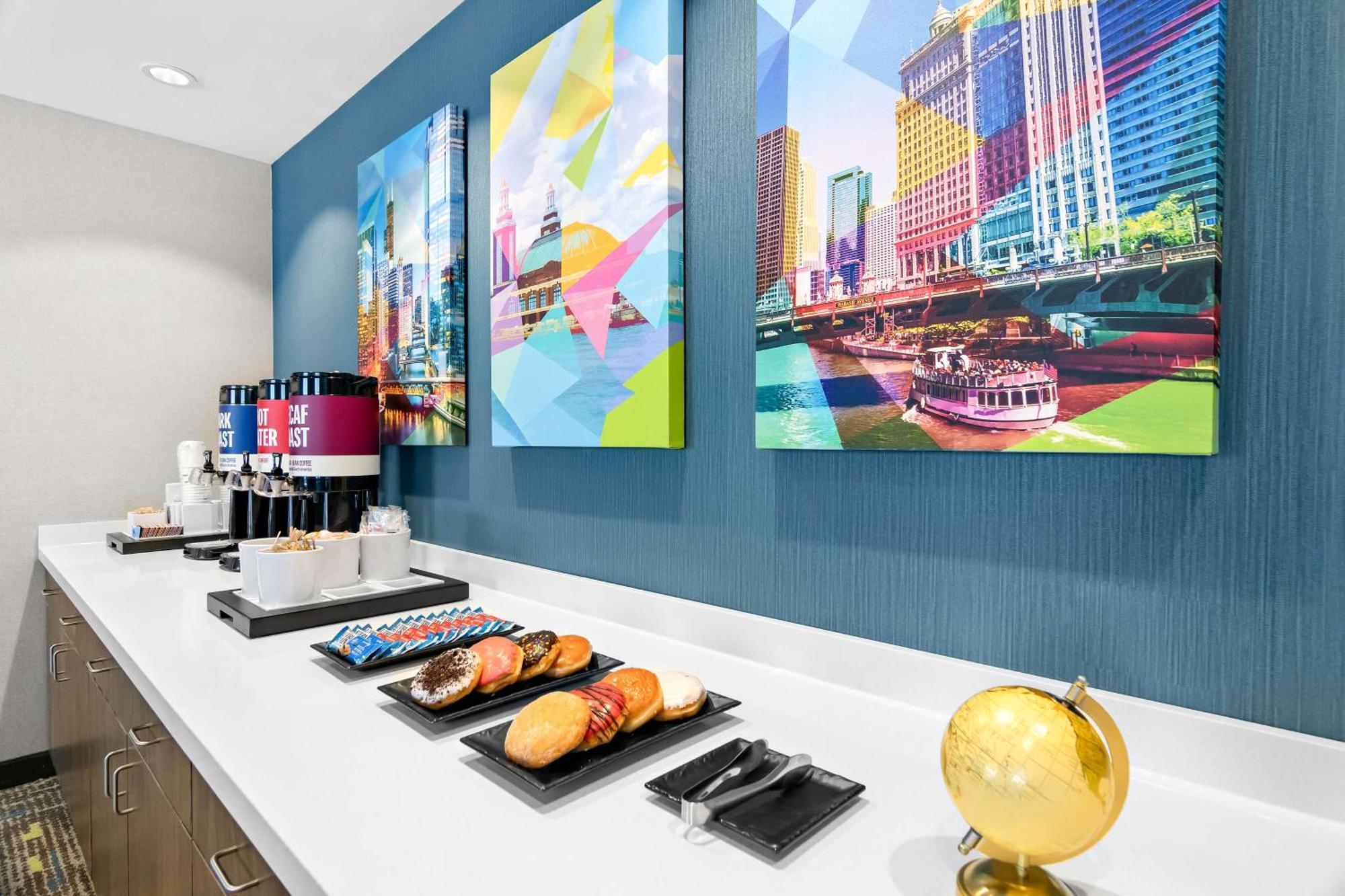 Hampton Inn & Suites Chicago Medical District Uic ภายนอก รูปภาพ