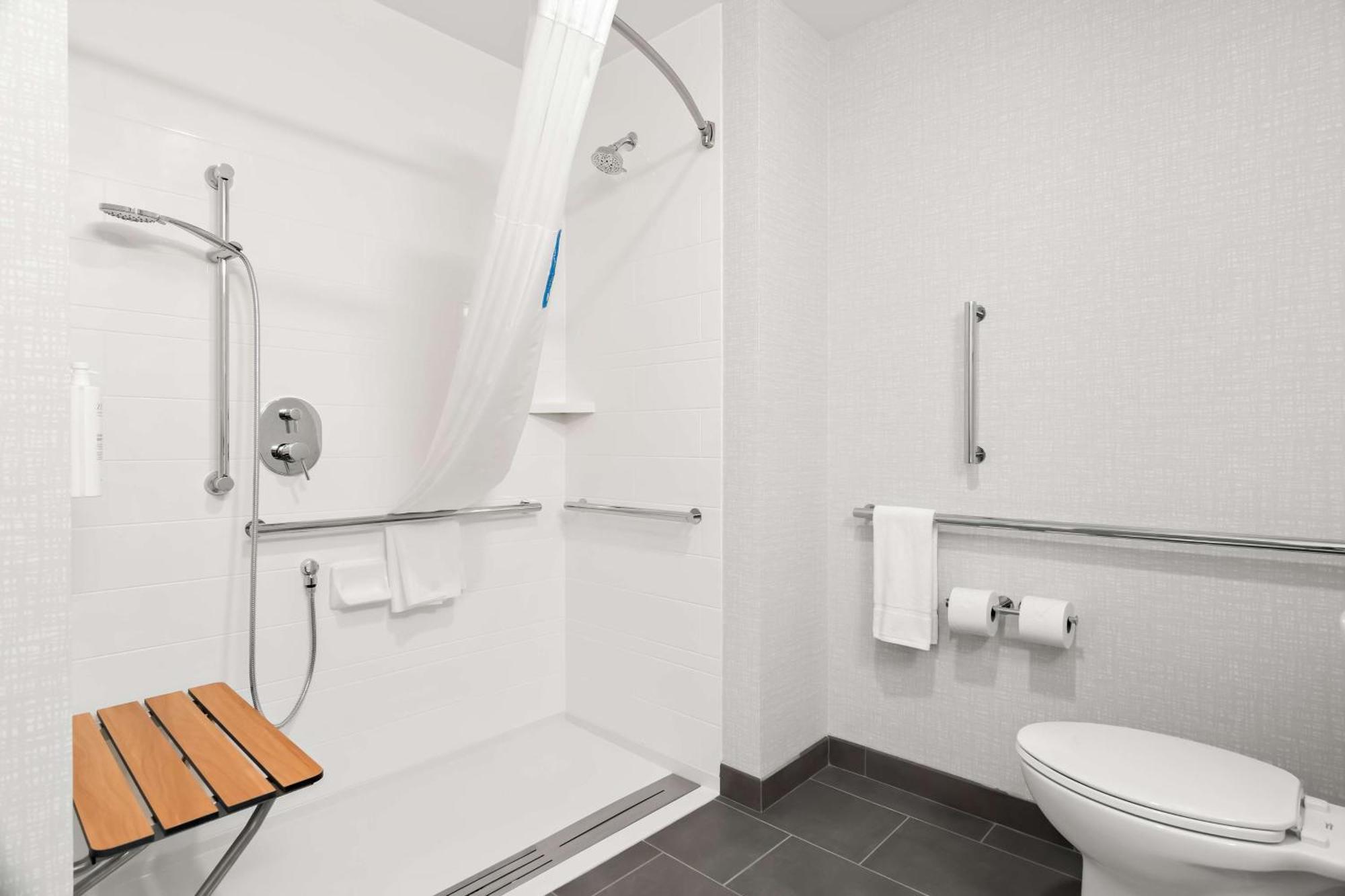 Hampton Inn & Suites Chicago Medical District Uic ภายนอก รูปภาพ