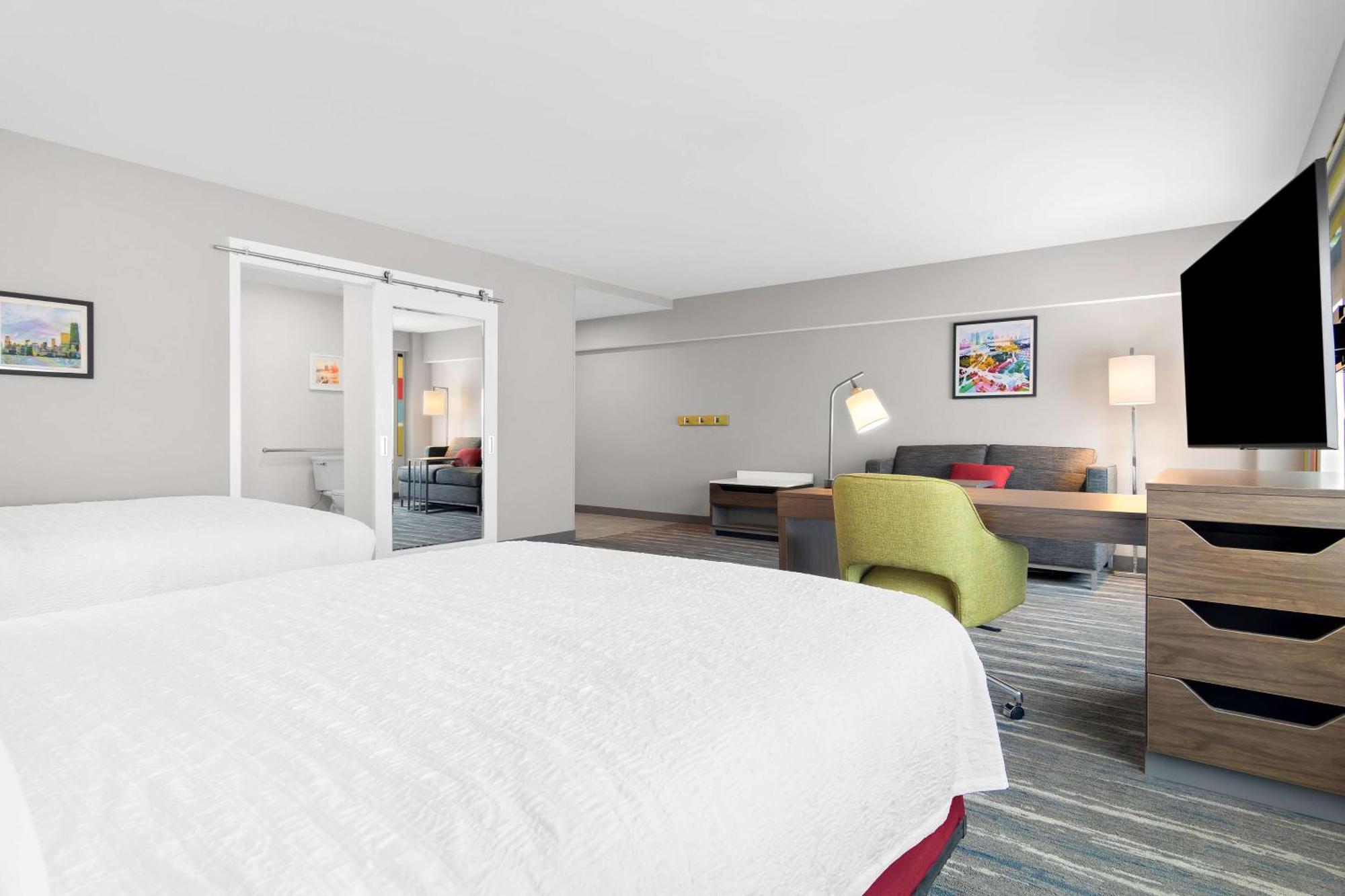 Hampton Inn & Suites Chicago Medical District Uic ภายนอก รูปภาพ